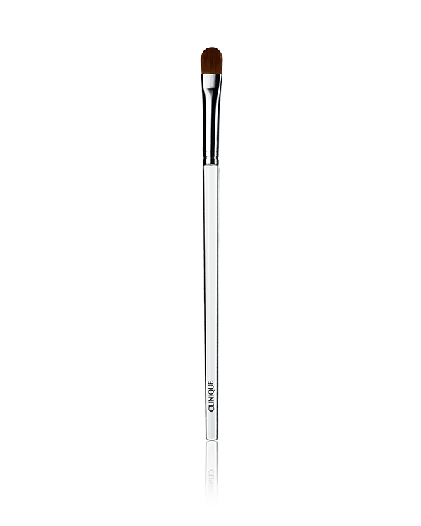 Concealer Brush, Schmales, spitz zulaufendes Pinseldesign zum Abdecken einzelner Hautunreinheiten und ebenmäßigem Verblenden von Concealer. Antibakterielle Technologie.